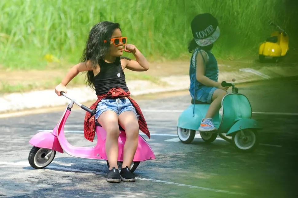 Ambosstoys Primo Classic Pink Ride-On (Leather Seat)