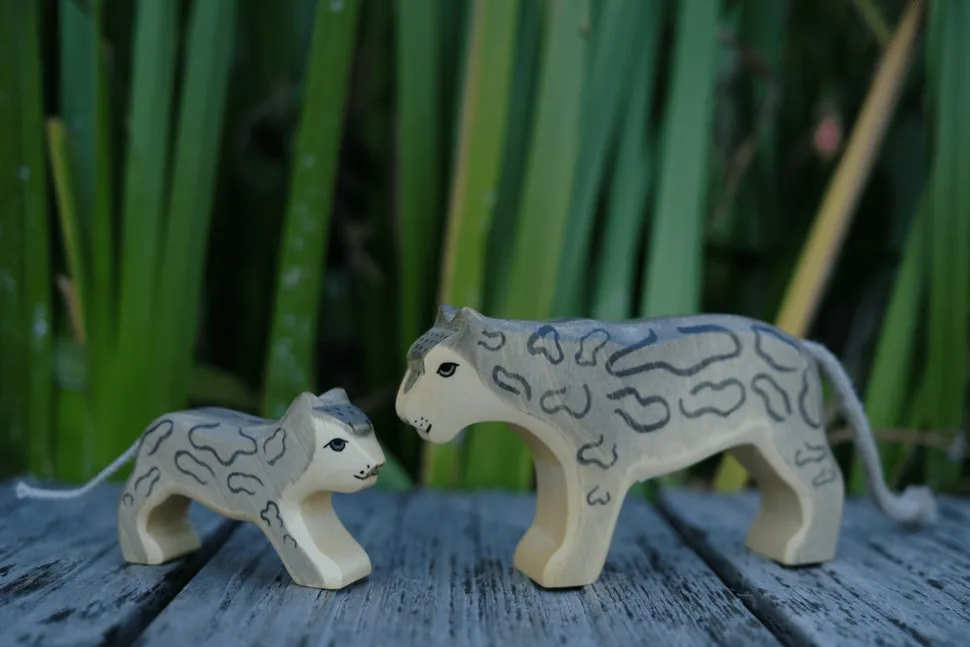 HolzWald Snow Leopard
