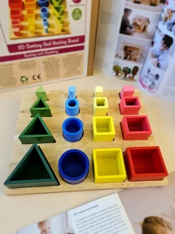 QToys 3D Sorting and Nesting Board