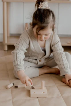 QToys Screw Game