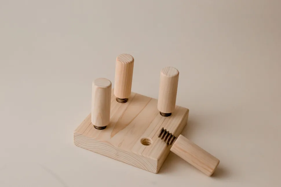 QToys Screw Game