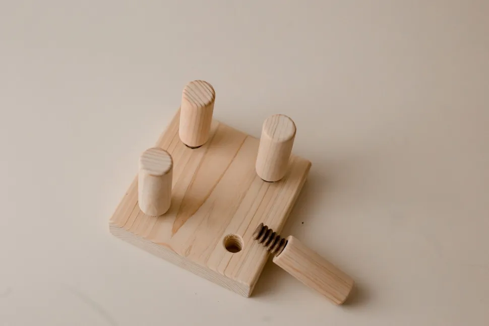 QToys Screw Game