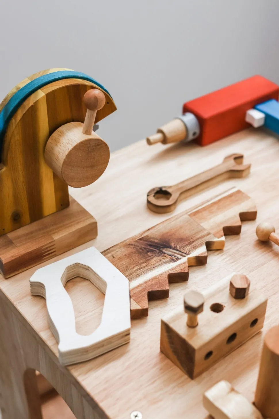QToys Wooden Work Bench